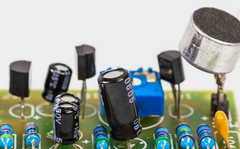 無功補償電容器漏油，可以繼續(xù)使用嗎？